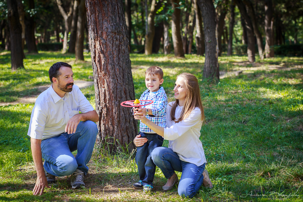 Семейная прогулочная фотосессия. Фотограф Вихарева Алена г.Бишкек Семейная прогулочная фотосессия. Фотограф Вихарева Алена г.Бишкек