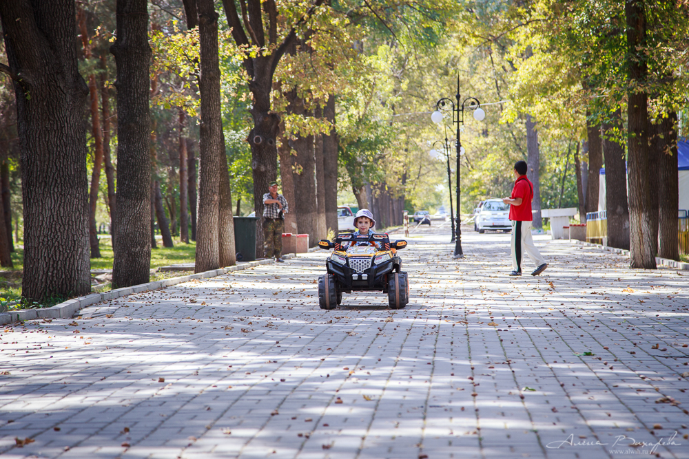 Семейная прогулочная фотосессия. Фотограф Вихарева Алена г.Бишкек Семейная прогулочная фотосессия. Фотограф Вихарева Алена г.Бишкек