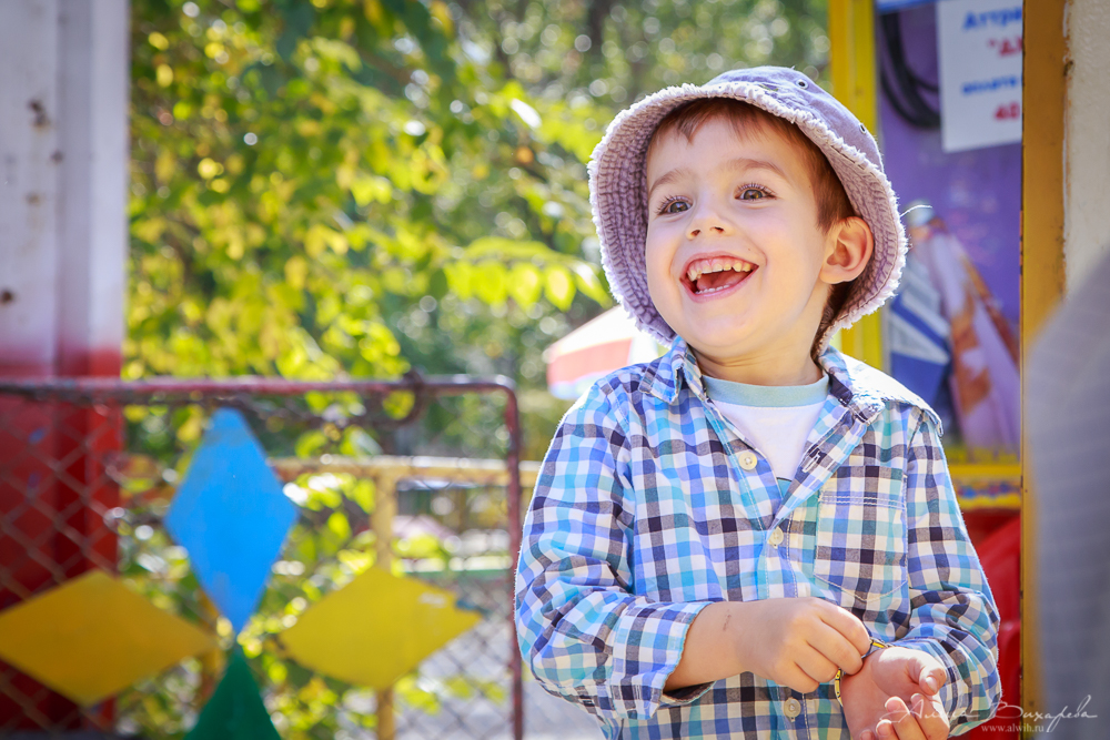 Семейная прогулочная фотосессия. Фотограф Вихарева Алена г.Бишкек Семейная прогулочная фотосессия. Фотограф Вихарева Алена г.Бишкек