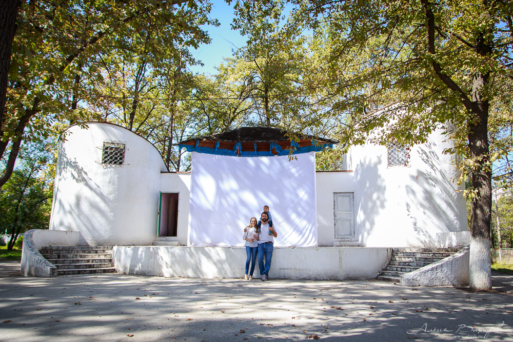 Семейная прогулочная фотосессия. Фотограф Вихарева Алена г.Бишкек Семейная прогулочная фотосессия. Фотограф Вихарева Алена г.Бишкек