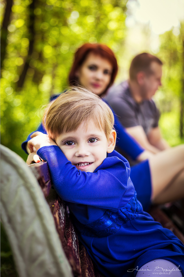 Семейная фотосессия в парке. Фотограф Вихарева Алена.
