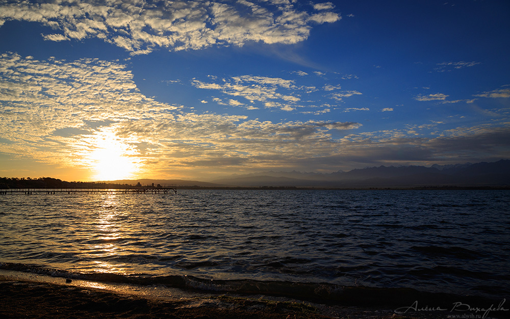 Рассвет на южном берегу Иссык-Куля