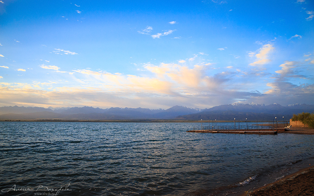 Рассвет на южном берегу Иссык-Куля