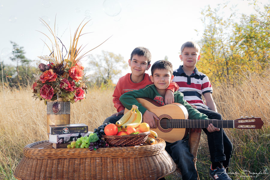 Веселый осенний фотосет на природе