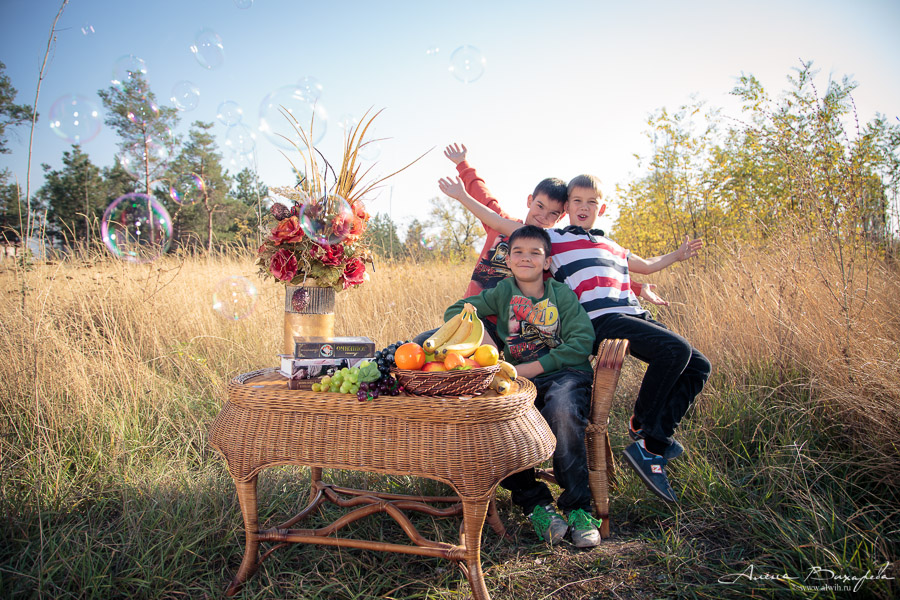 Веселый осенний фотосет на природе