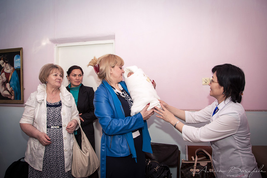 Фотосессия выписки из роддома. Фотограф Вихарева Алена