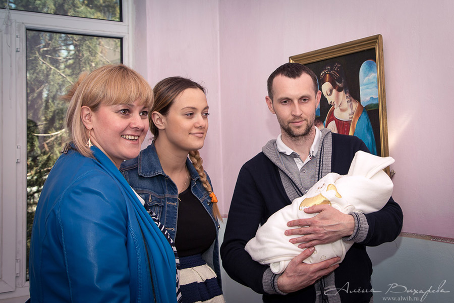 Фотосессия выписки из роддома. Фотограф Вихарева Алена