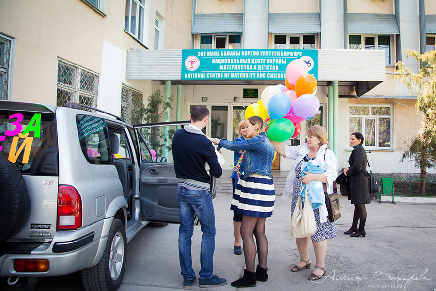 Фотосессия выписки из роддома. Фотограф Вихарева Алена