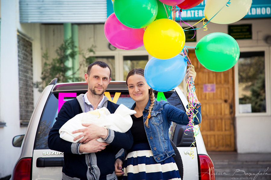 Фотосессия выписки из роддома. Фотограф Вихарева Алена