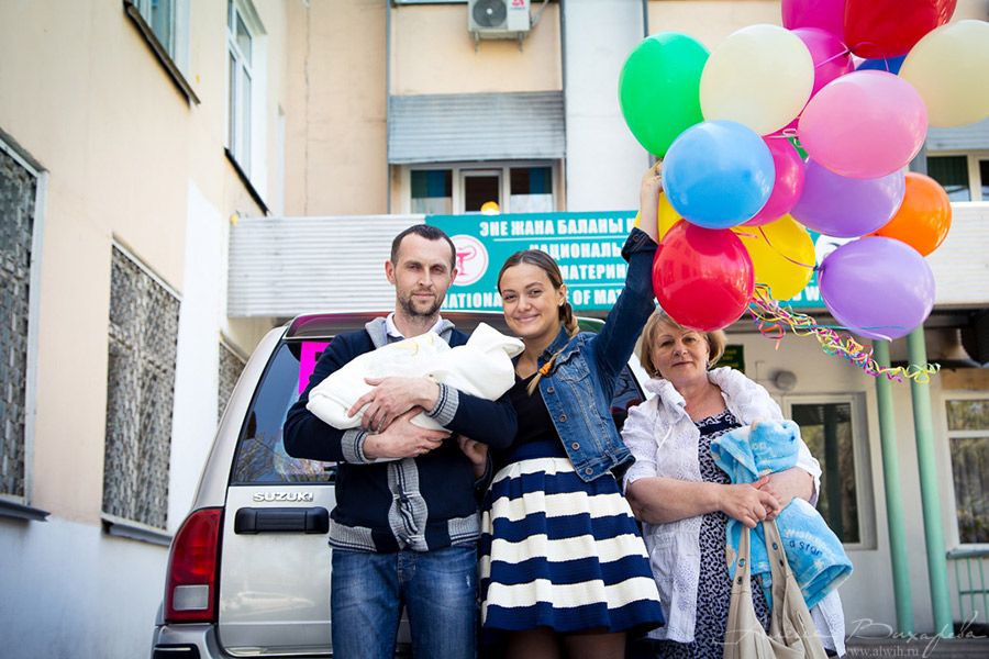 Фотосессия выписки из роддома. Фотограф Вихарева Алена