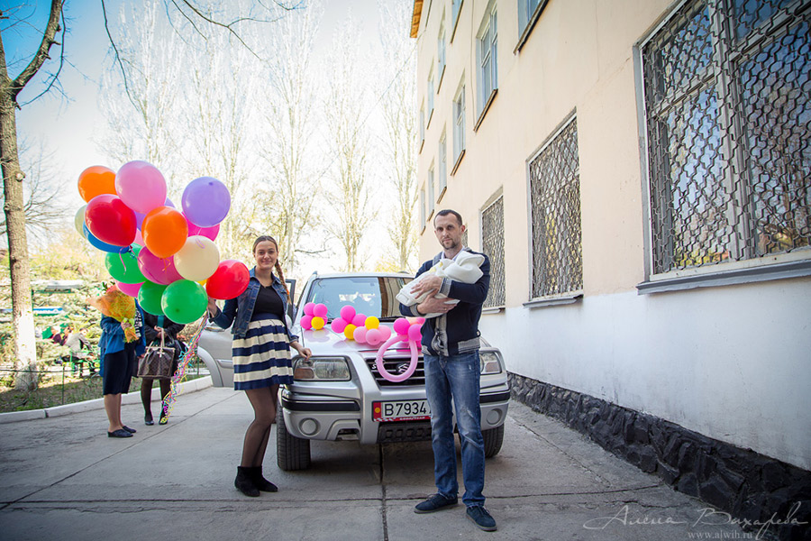 Фотосессия выписки из роддома. Фотограф Вихарева Алена