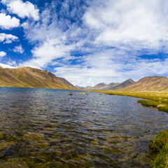 Озеро высоко в горах